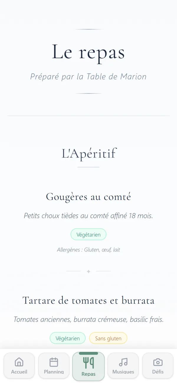 Le menu sur le téléphone d’un participant : services, plats, badges végétarien et allergènes